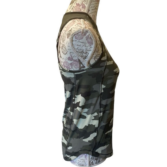 Authentic LULULEMON SCULPT TANK, CAMO CRISPIN GREEN/OLIVE - Picture 3 of 8